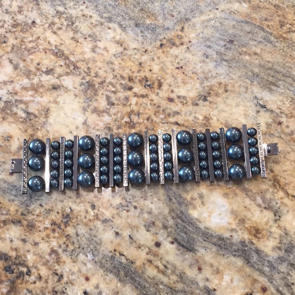 🚫sold🚫Carolina Herrera dark green pearl bracelet - Picture 2 of 6